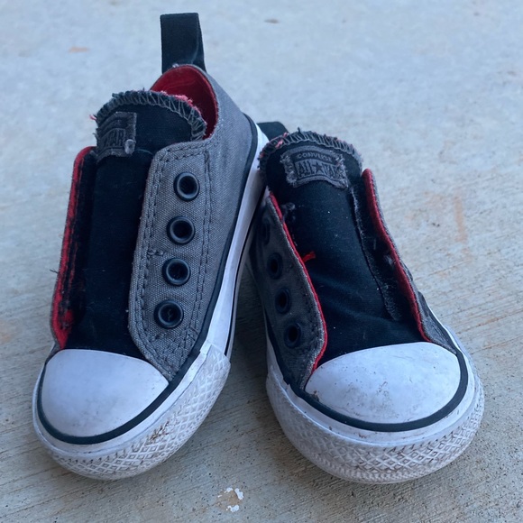 Toddler Chucks size 6 - Picture 2 of 3